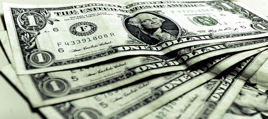 En las últimas operaciones el índice dólar subía un 0,2 por ciento a...