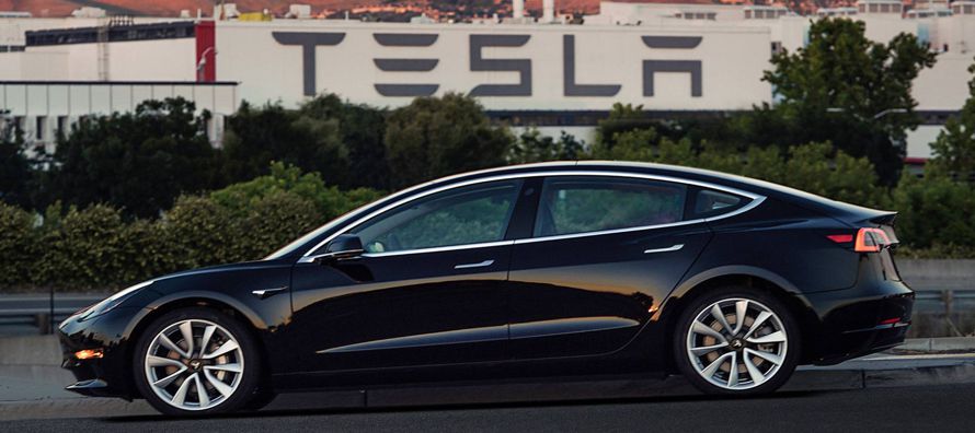 El Model 3 aspira a ser el primer coche eléctrico con gran autonomía y...