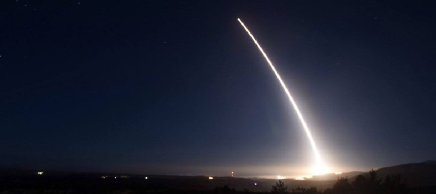 El misil Minuteman III fue lanzado esde la base de la Fuerza Aérea de Vandenberg y se...