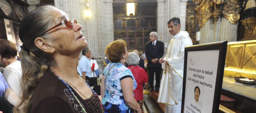 Al sacerdote lo quiso degollar un hombre de 33 años mientras oficiaba misa en la catedral de...