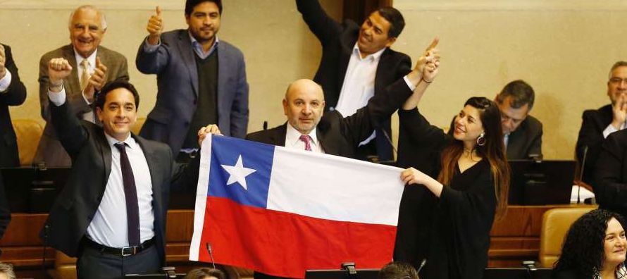 El pacto de partidos conservadores "Chile Vamos" votó en bloque en contra de la...