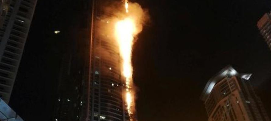 Los residentes de una de las torres más altas de Dubai huyeron en pánico de sus...
