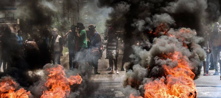Este incidente armado se suma a la represión y el cinismo de Maduro, como síntomas de...