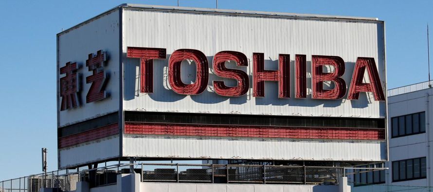 Toshiba ha tenido dificultades para recuperar la confianza de los accionistas desde 2015, cuando...