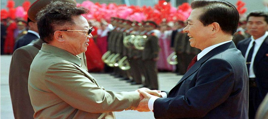 Tras dos años de negociaciones, Estados Unidos y Corea del Norte firman en Ginebra un...