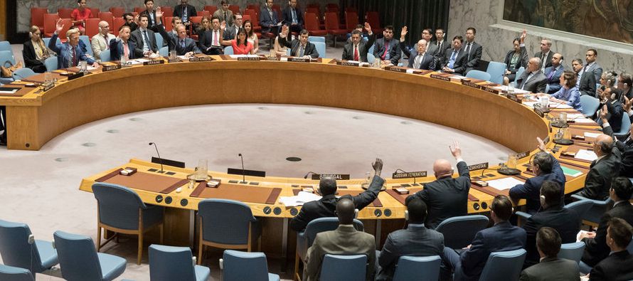 Con estas sanciones, aprobadas por unanimidad, la ONU condena el programa de misiles de Corea del...