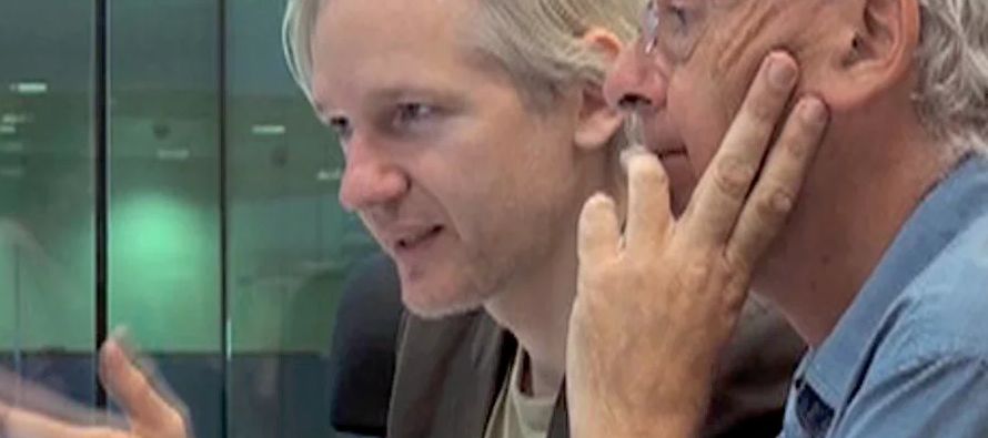 Rohrabacher informó a The Hill que el diálogo con Assange en Londres se...