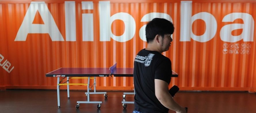 Las acciones de las empresas chinas de comercio electrónico, entre ellas Alibaba.com y...