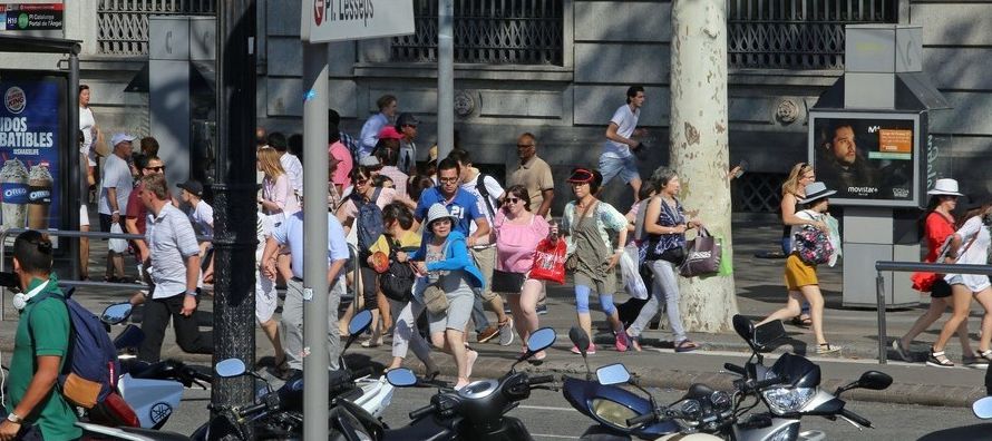 El atentado se ha cebado con los visitantes de Barcelona por el lugar donde ocurrió, La...