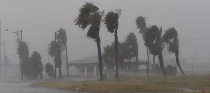 El centro de la tormenta estaba el lunes a 148 kilómetros al suroeste de Houston y el...