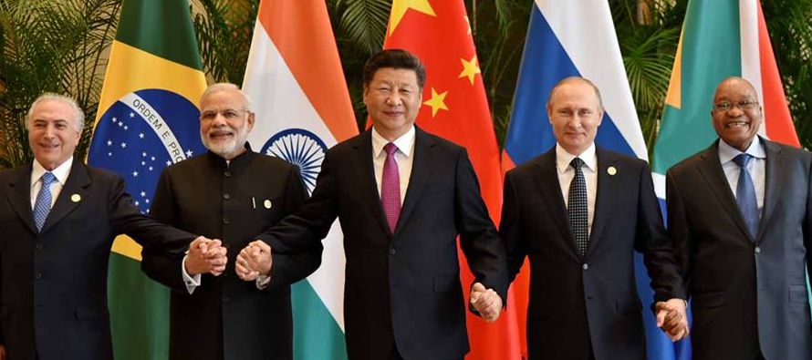 Desde 2009, las cumbres de BRICS se han celebrado anualmente. Los ministros de exteriores, hacienda...