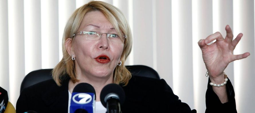 La ex fiscal general de Venezuela Luisa Ortega Díaz acusó este lunes al presidente...