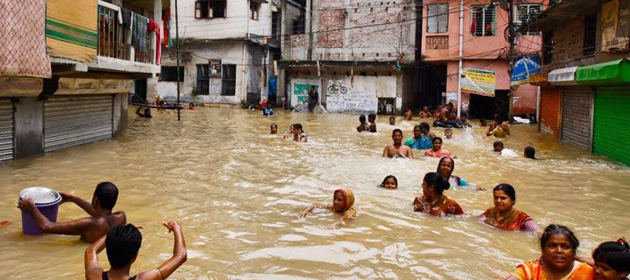En la India, al menos 656 personas han muerto en las inundaciones que azotan el norte del...