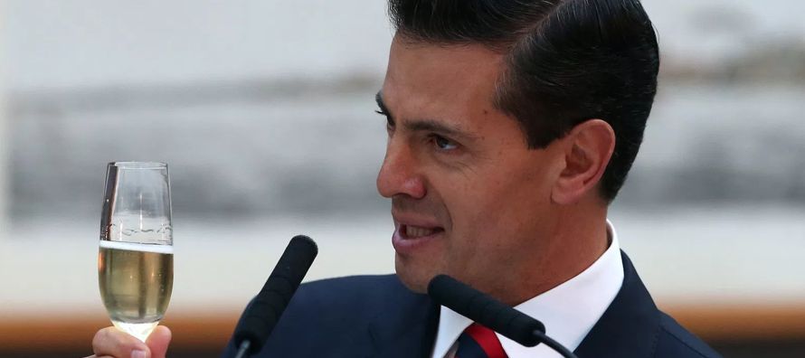El 30 de noviembre de 2018, el presidente de México, Enrique Peña Nieto,...