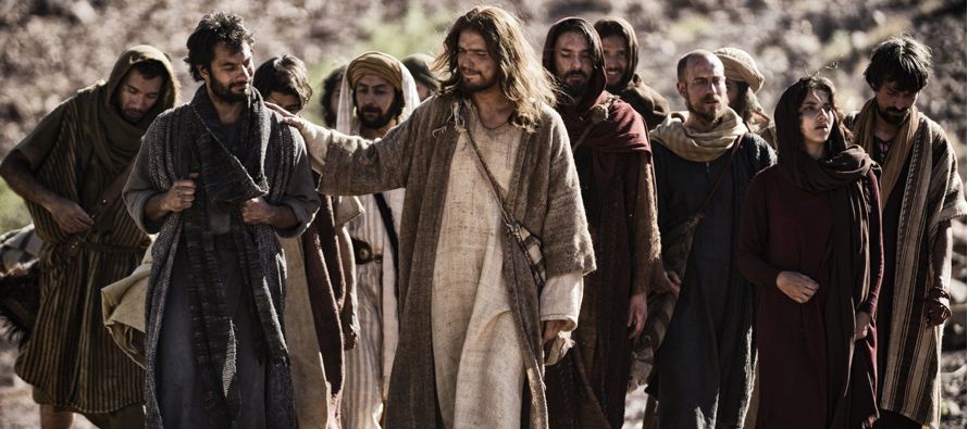 En aquel tiempo, empezó Jesús a explicar a sus discípulos que tenía que...