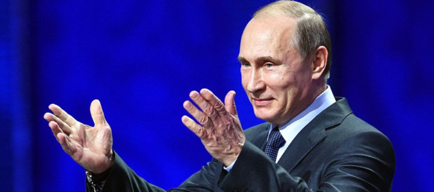 En julio, en un contexto de tensiones entre las dos potencias, Putin ordenó reducir de 755 a...
