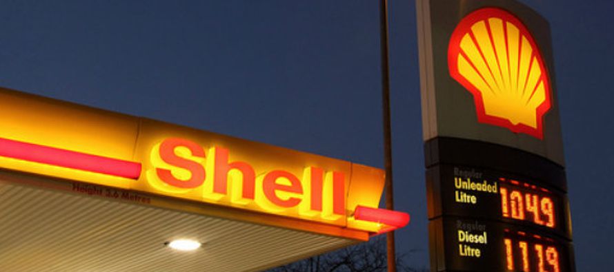  La petrolera angloholandesa Royal Dutch Shell abrió el martes su primera gasolinería...