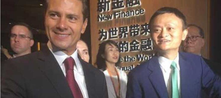 El mandatario y su comitiva conocieron el sofisticado proceso de Alibaba de producción,...