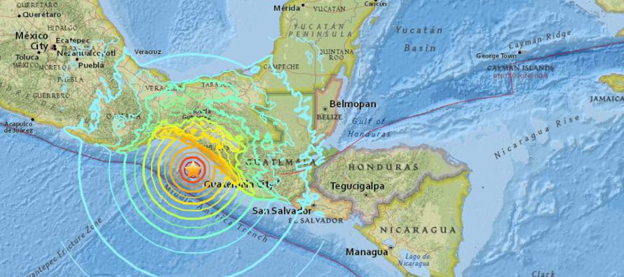 Los sismógrafos guatemaltecos registraron movimientos de 7,7 grados, tras la sacudida...
