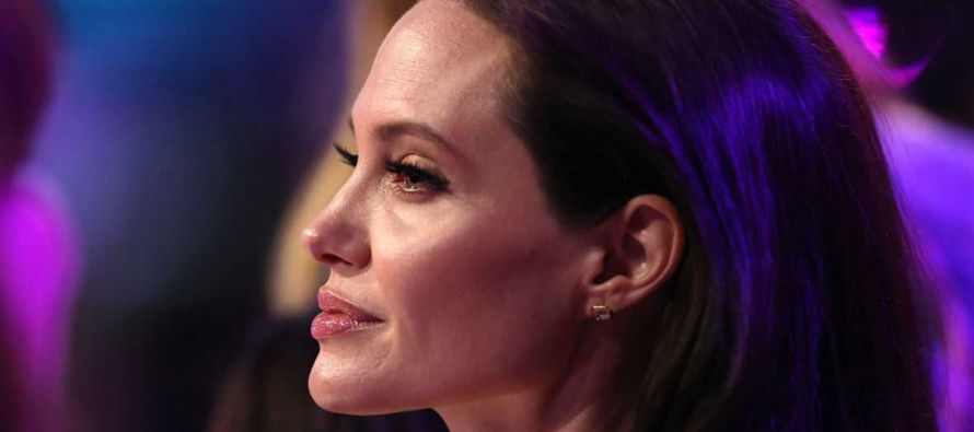 La actriz Angelina Jolie dice que no tenía intenciones de estar detrás de la...