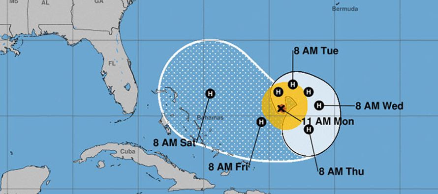 Un nuevo pronóstico prevé que el huracán José realice una trayectoria...