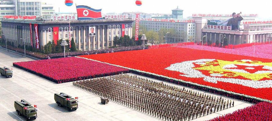 La República Popular Democrática de Corea apuesta por el arma nuclear, al carecer de...