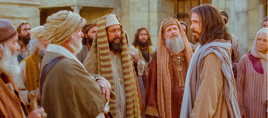 En aquel tiempo, Jesús alzando los ojos hacia sus discípulos, decía:...