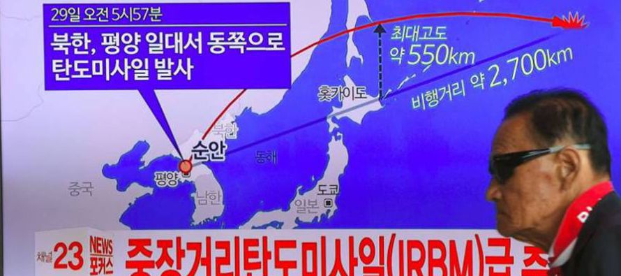El cohete, según la Defensa surcoreana, partió de las cercanías de Sunan, el...