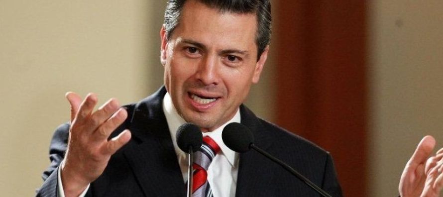 Peña Nieto, quien conversó este jueves por teléfono con Trump, dijo que para...