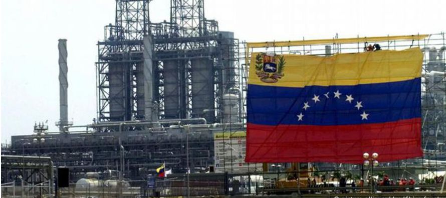 Venezuela empezó el viernes a reportar el precio de venta de su crudo en moneda china y no...
