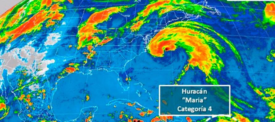 El NHC emitió advertencias de huracán para las islas de Dominica, San...