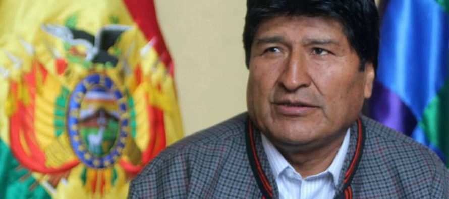 De esta manera, el oficialismo intenta por segunda vez habilitar al presidente Evo Morales a las...