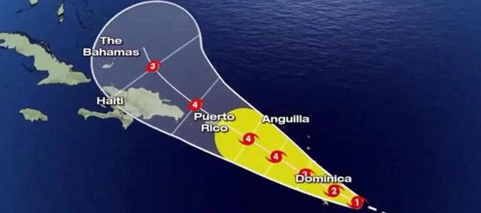 El NHC prevé que María cruce Puerto Rico a lo largo de este miércoles y que...