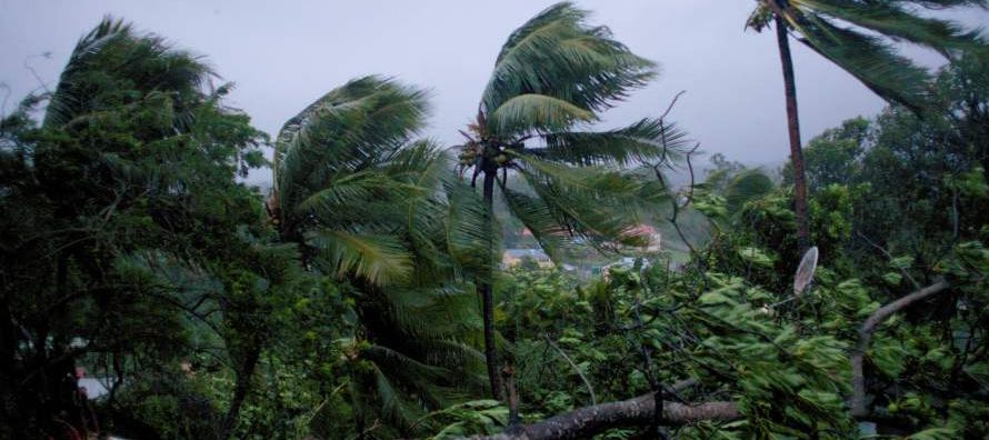 El huracán José se debilitó a una tormenta tropical, pero todavía...