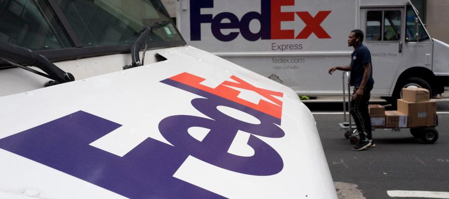 FedEx reportó utilidades para su primer trimestre fiscal terminado en agosto de 596 millones...
