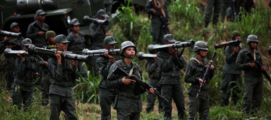 Una de las tareas más importantes de los militares venezolanos es "preparar al pueblo...