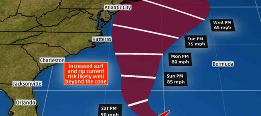 La tormenta tropical se ubica a unos 375 kilómetros al sur de Nantucket, Massachusetts, y...