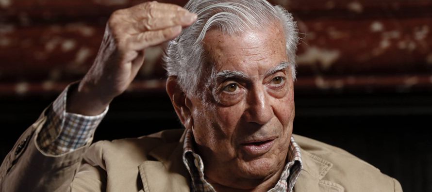 Mario Vargas Llosa vivió cinco años en Barcelona a principios de los setenta, donde...