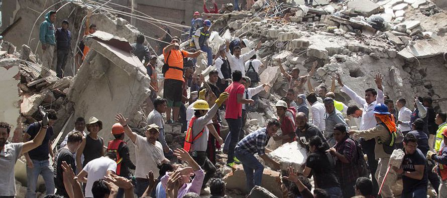 El país de unos 123 millones de habitantes ha sufrido dos poderosos terremotos este mes, el...