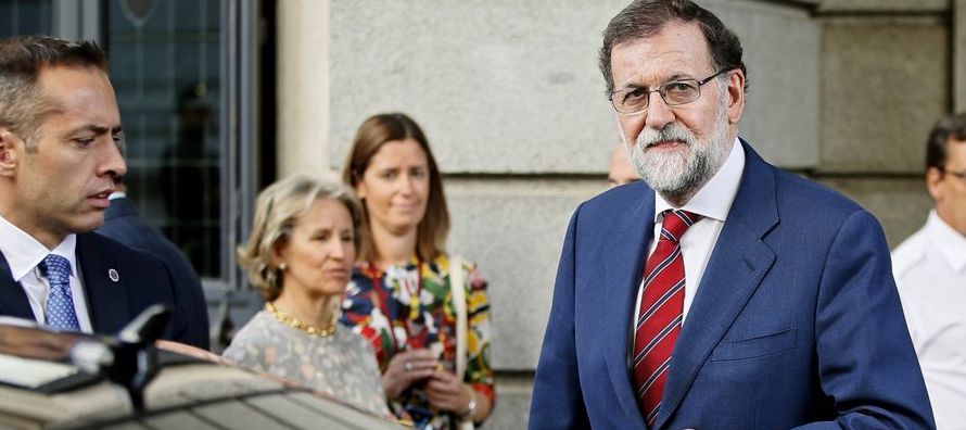 Sin embargo, ahora no solo está en peligro la supervivencia política de Rajoy, sino...