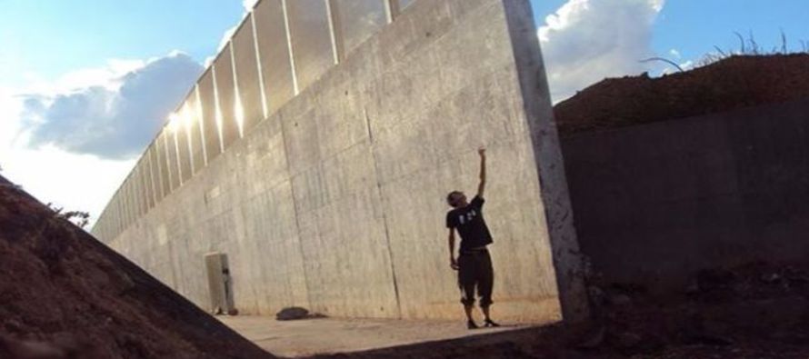Los ocho prototipos de lo que podría ser el nuevo muro entre Estados Unidos y México...