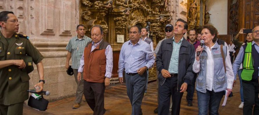 En su visita, Peña Nieto mantuvo un encuentro con los habitantes de la ciudad y...