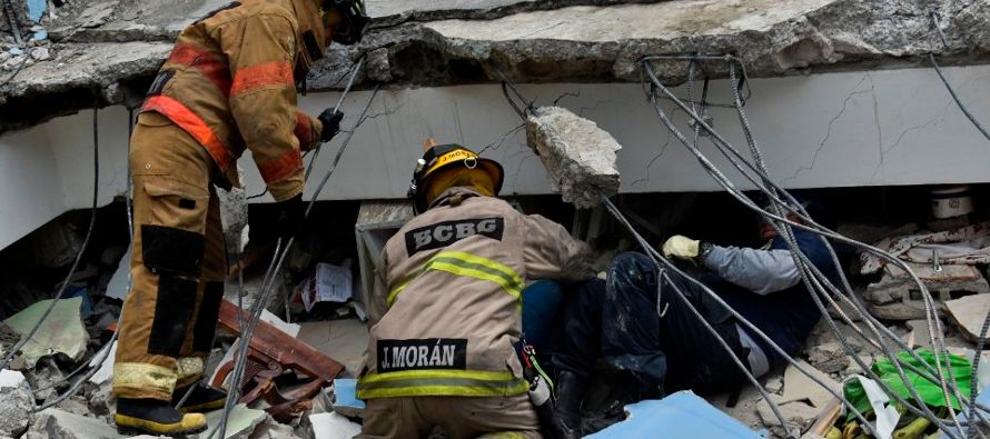 Las labores de búsqueda y rescate de víctimas del terremoto del 19 de septiembre...