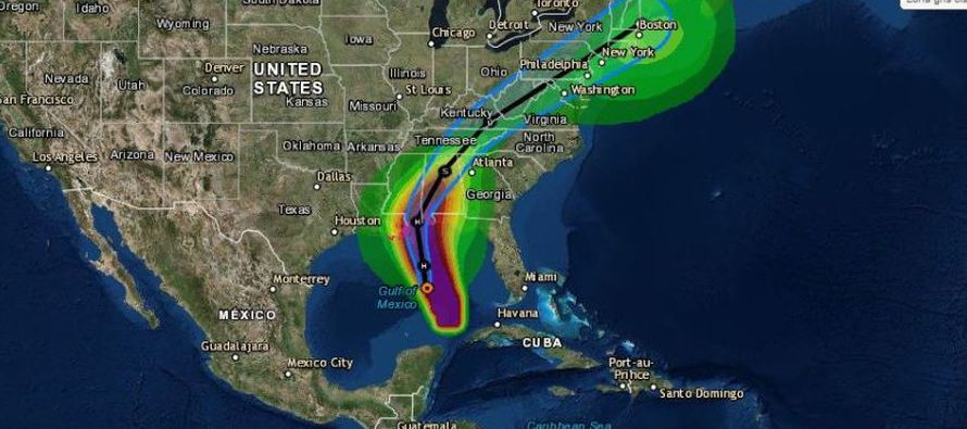 El huracán Nate, de categoría 1, se fortaleció en las últimas horas al...
