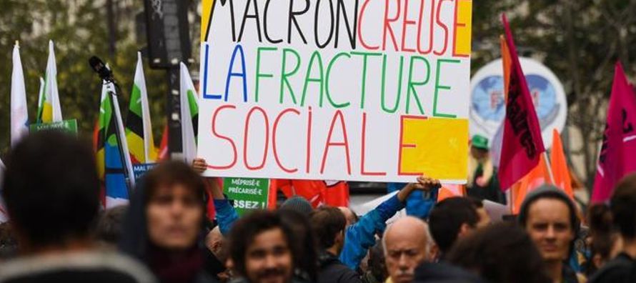 El sector público francés sale hoy a la calle para protestar contra los recortes que...