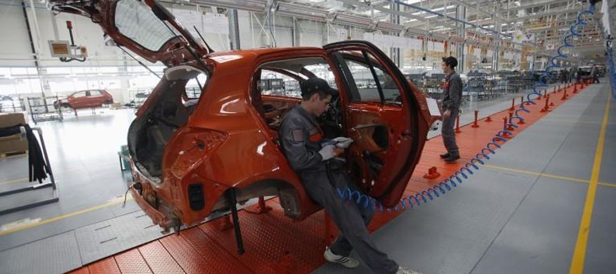 Ambos fabricantes de automóviles están analizando la posibilidad de abrir una planta...