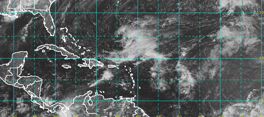 Los vientos con fuerza de tormenta tropical de Ofelia se extienden hasta 110 km desde su centro,...