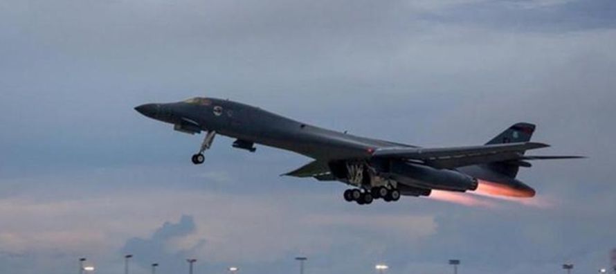 Según informaron fuentes militares de Seúl y Washington, dos bombarderos B-1B...