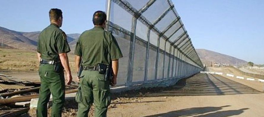 El Gobierno de Estados Unidos estima que sus prototipos del muro en la frontera con México...