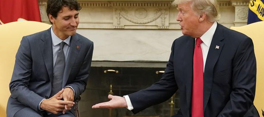 Durante una comparecencia en la Casa Blanca junto al primer ministro de Canadá, Justin...